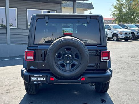 Used 2022 Jeep Wrangler Sport AWD/4WD image 9