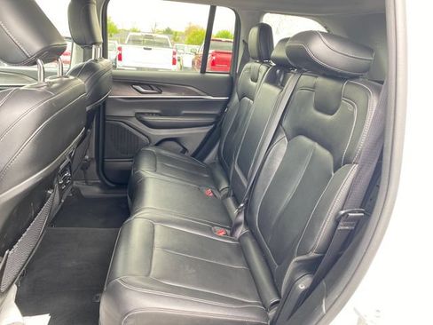 Used 2023 Jeep Grand Cherokee Limited AWD/4WD image 19