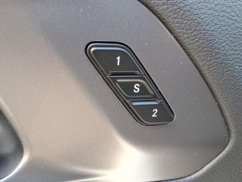 New 2026 Chrysler Pacifica Select image 9