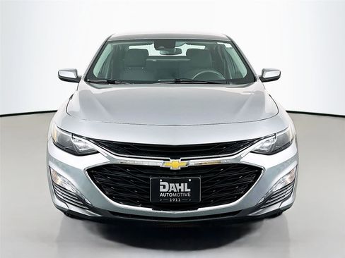Used 2025 Chevrolet Malibu LT image 3