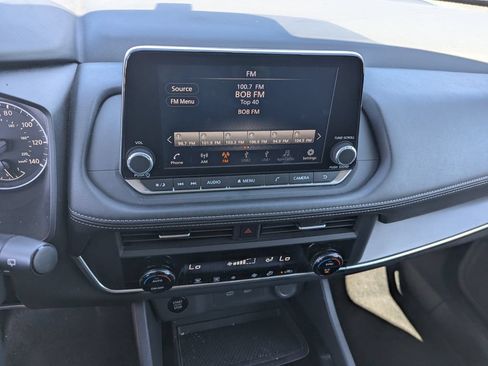 Used 2025 Nissan Rogue SV AWD/4WD image 15
