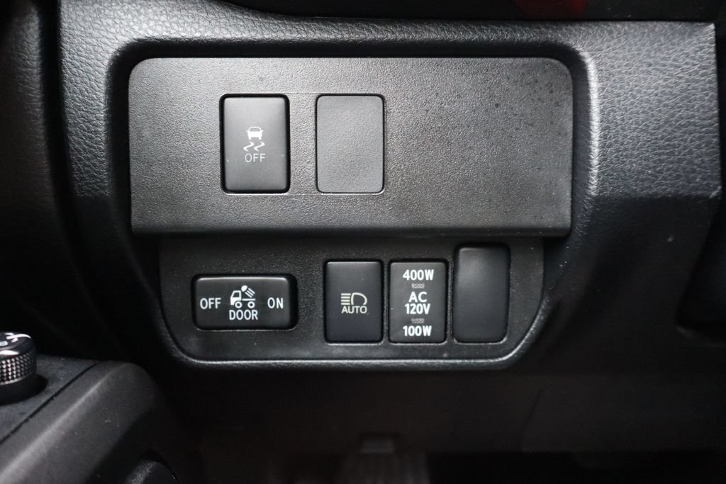 Used 2020 Toyota Tacoma TRD Off-Road AWD/4WD image 18