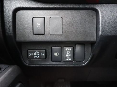 Used 2020 Toyota Tacoma TRD Off-Road AWD/4WD image 18