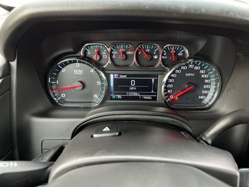 Used 2018 Chevrolet Suburban LT image 12