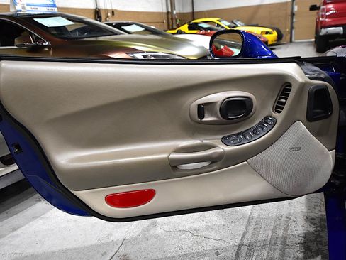 Used 2004 Chevrolet Corvette Coupe w/ Preferred Equipment Group RWD image 17