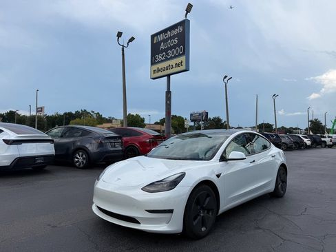 Used 2023 Tesla Model 3 Standard Range RWD image 1