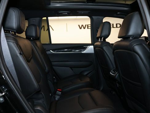 Used 2025 Cadillac XT6 Premium Luxury image 14