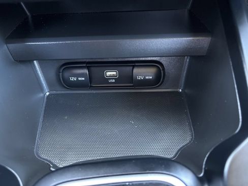 Used 2025 Kia Soul LX w/ LX Technology Package FWD image 25