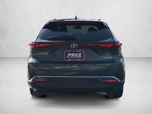 Used 2022 Toyota Venza XLE image 6