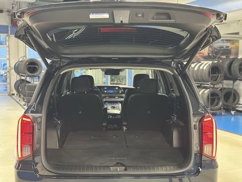 Used 2022 Hyundai Palisade Limited w/ Cargo Package image 6