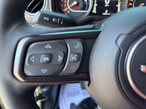 Used 2025 Jeep Gladiator Mojave AWD/4WD image 28