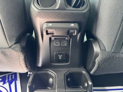 Used 2026 Jeep Wrangler Unlimited Sahara AWD/4WD image 19