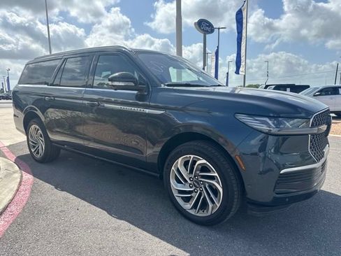 Used 2025 Lincoln Navigator L Reserve AWD/4WD image 2