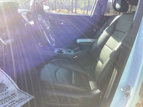 Used 2024 GMC Terrain SLT image 9