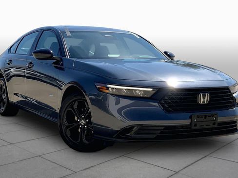 Used 2025 Honda Accord SE image 2
