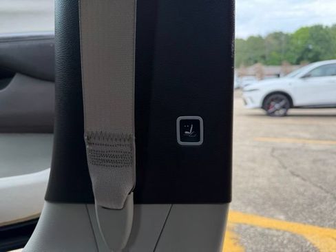 Used 2017 Chrysler Pacifica Touring-L Plus w/ Advanced Safetytec Group FWD image 19