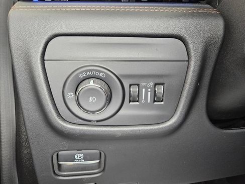 Used 2024 Jeep Grand Cherokee L Summit AWD/4WD image 13