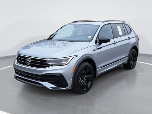 Certified 2023 Volkswagen Tiguan SE R-Line image 7