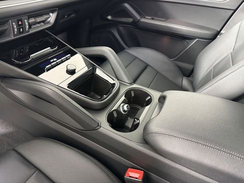 Certified 2025 Porsche Cayenne image 31