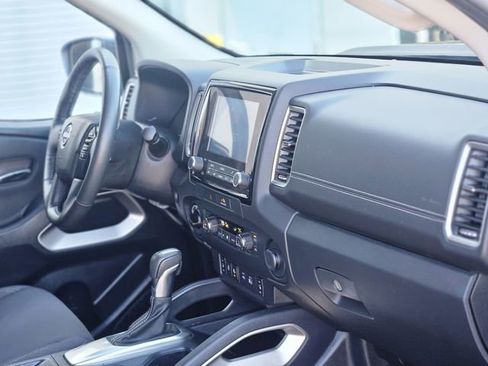 Used 2022 Nissan Frontier SV image 25
