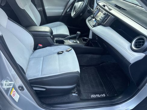 Used 2018 Toyota RAV4 XLE AWD/4WD image 35