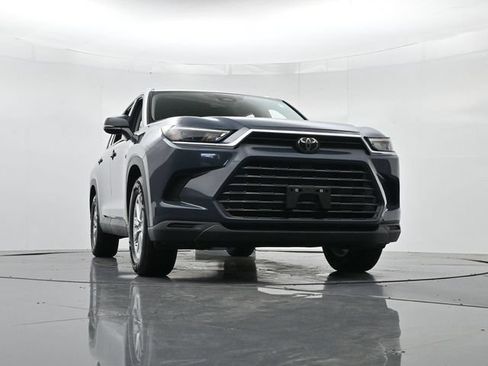 Used 2025 Toyota Grand Highlander AWD image 39