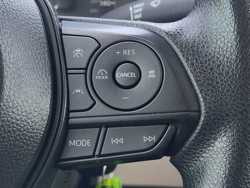 Used 2025 Toyota Corolla LE image 29