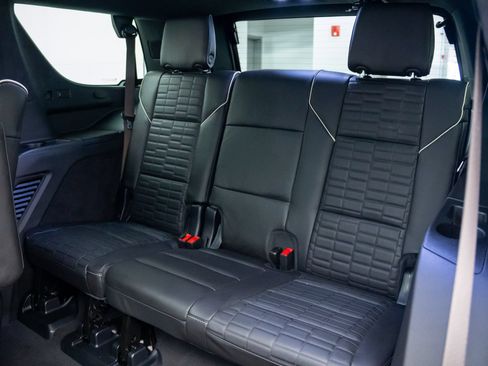 Certified 2025 Cadillac Escalade V w/ LPO, ONYX Package AWD/4WD image 21
