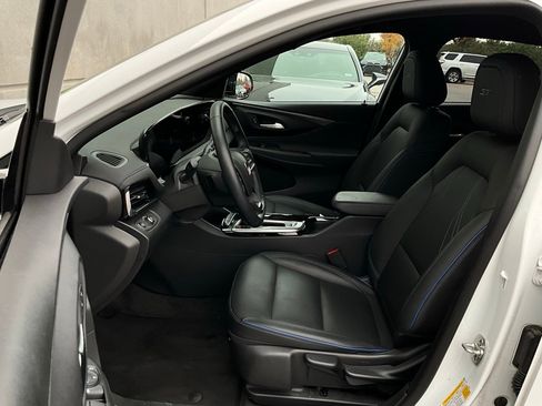 Used 2025 Buick Envista Sport Touring image 10