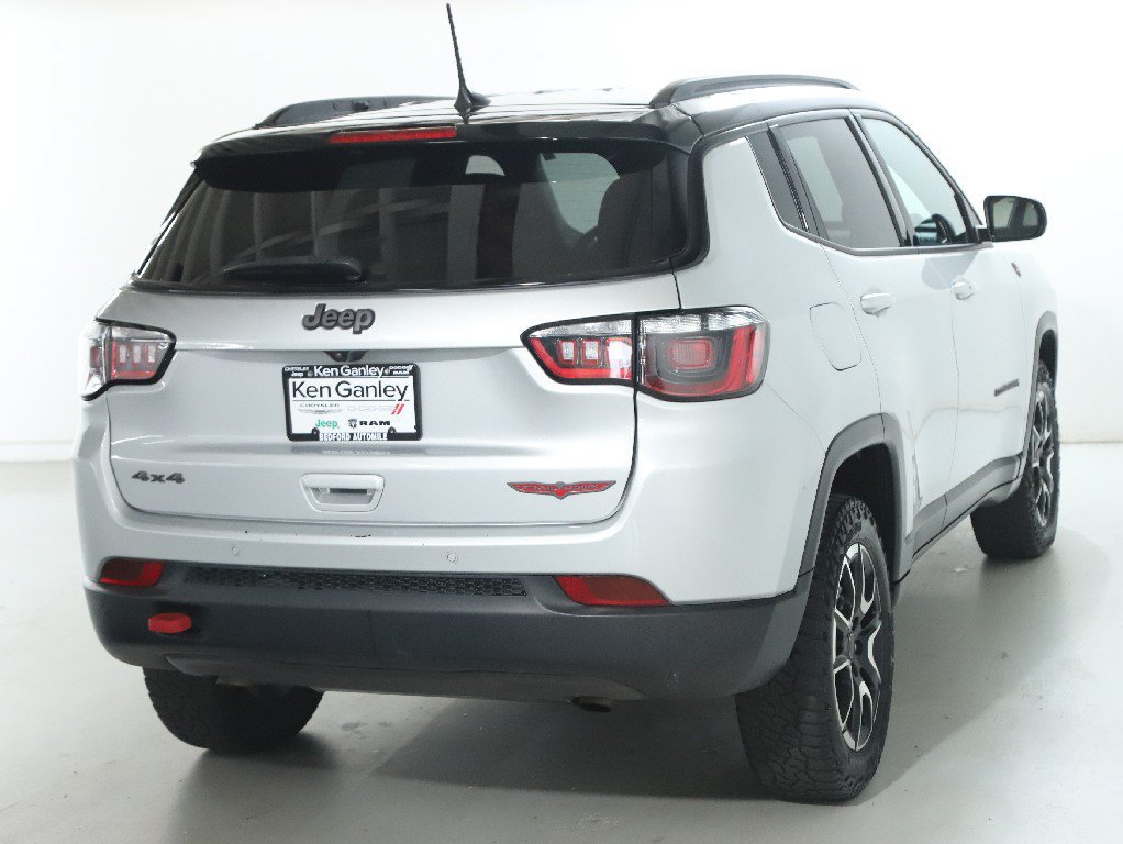 Used 2025 Jeep Compass Trailhawk AWD/4WD image 45