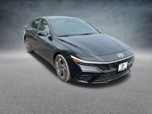Used 2025 Hyundai Elantra Sport FWD image 35