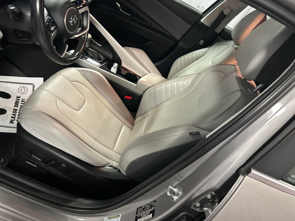 Used 2022 Hyundai Elantra Limited FWD image 10