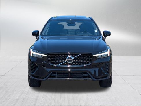 Used 2022 Volvo XC60 T8 R-Design AWD/4WD image 2