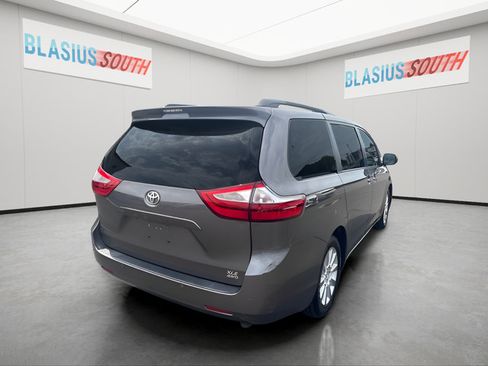 Used 2015 Toyota Sienna XLE Premium AWD/4WD image 3