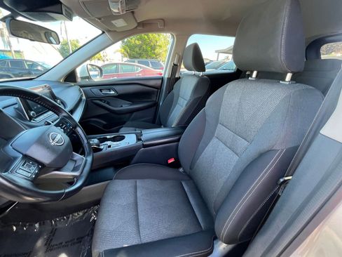 Used 2025 Nissan Rogue SV FWD image 29