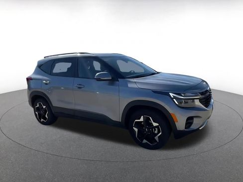 Used 2025 Kia Seltos S image 2