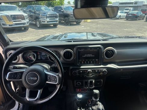 Used 2020 Jeep Wrangler Rubicon w/ Safety Group AWD/4WD image 5