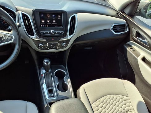 Used 2021 Chevrolet Equinox LS w/ LS Convenience Package FWD image 3
