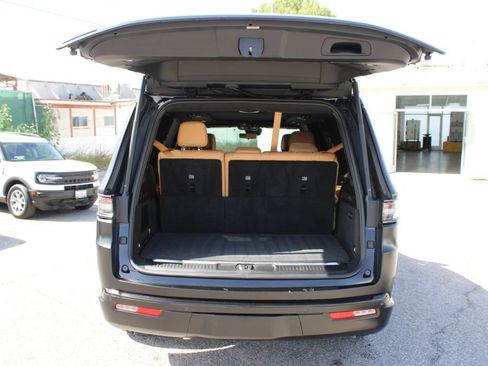 Used 2023 Jeep Grand Wagoneer Series III w/ Rear Seat Video Group 1 AWD/4WD image 12