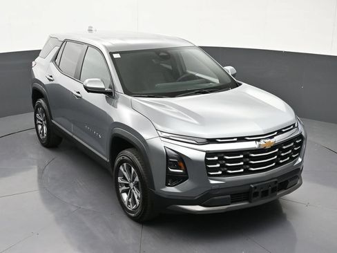 Used 2026 Chevrolet Equinox LT w/ Safety and Technology Package FWD image 22