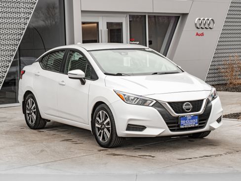 Used 2021 Nissan Versa SV image 2