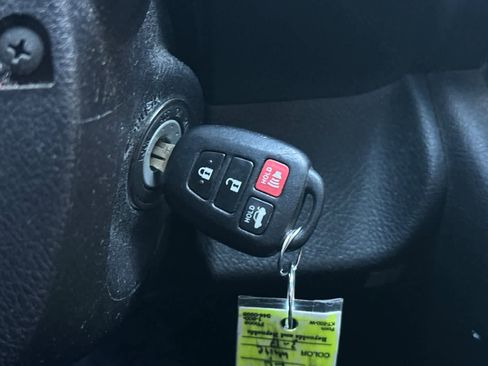 Used 2015 Toyota Camry LE image 26