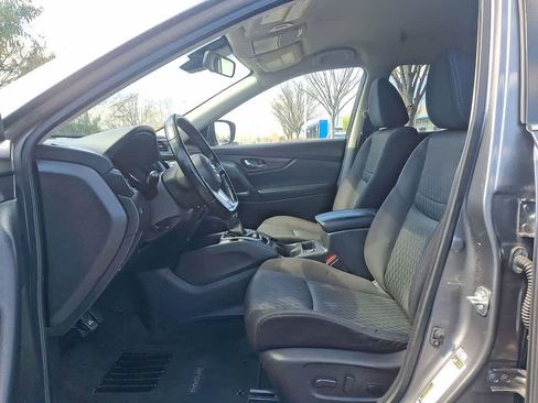 Used 2020 Nissan Rogue SV image 11
