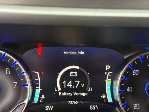 Used 2024 Chrysler Pacifica Touring-L image 16