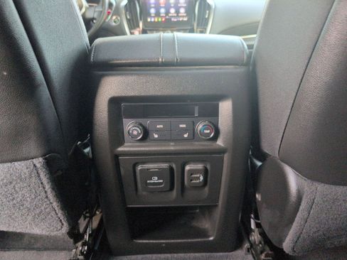 Used 2023 Chevrolet Traverse High Country image 17
