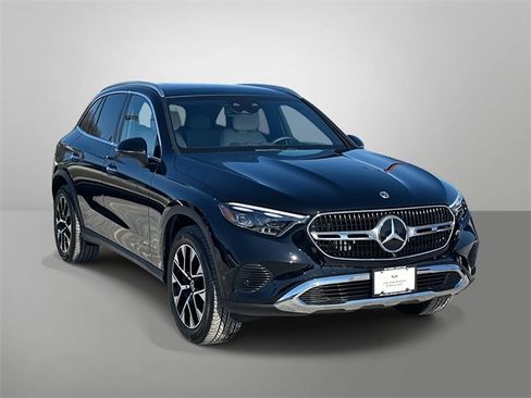 Used 2025 Mercedes-Benz GLC 350e 4MATIC image 25