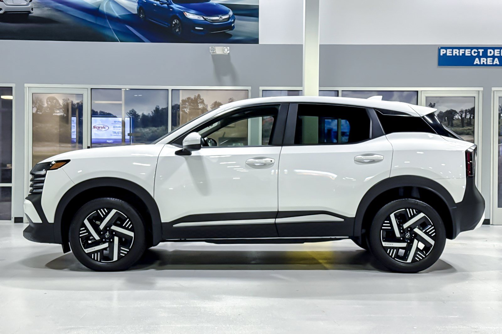 Used 2025 Nissan Kicks SV FWD image 2