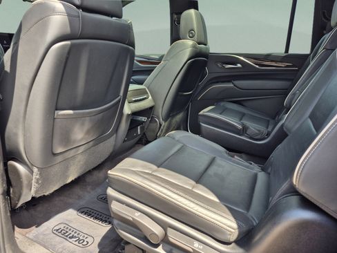 Used 2023 Cadillac Escalade ESV Premium Luxury AWD/4WD image 16