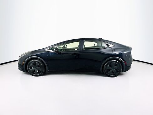 Used 2025 Toyota Prius LE image 4