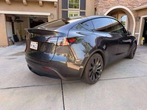 Used 2024 Tesla Model Y Performance AWD/4WD image 3